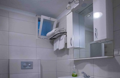 Marmaris City Center Apartment | Stunning Seaside Retreat w Balcony 1 min to Beach