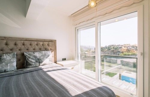 Gundogan Villa | Chic Villa w Patio Pool 3 min to Beach in Bodrum
