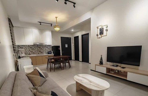 George Town Apartment | [Early Bird Deal 2024] Modern Design Cozy Suite 2 bedrooms 6pax