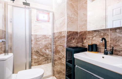 Sakarya Province Apartment | Huge Duplex Flat w Terrace Near Bilgi University