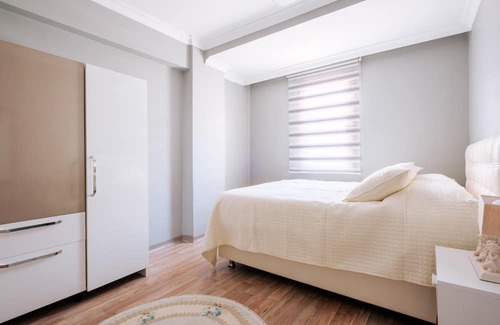 Sakarya Province Apartment | Huge Duplex Flat w Terrace Near Bilgi University