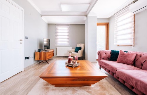 Sakarya Province Apartment | Huge Duplex Flat w Terrace Near Bilgi University
