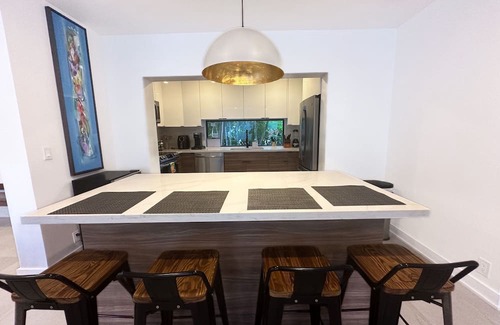 The Roads House | Serene Family Home in Miami Central Location