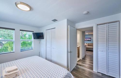Parkside Apartment | Relaxation in Hollywood beach getaway, with KING BED!