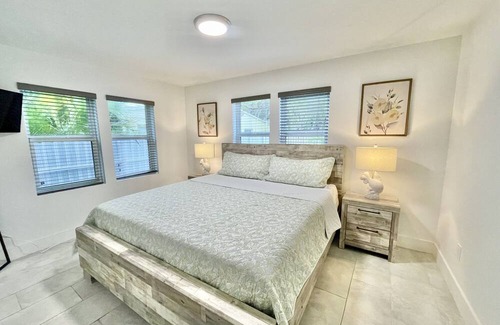 Parkside Apartment | Relaxation in Hollywood beach getaway, with KING BED!