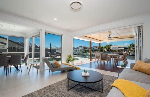 Runaway Bay House | Waterfront Resort-Style Retreat - Runaway Bay