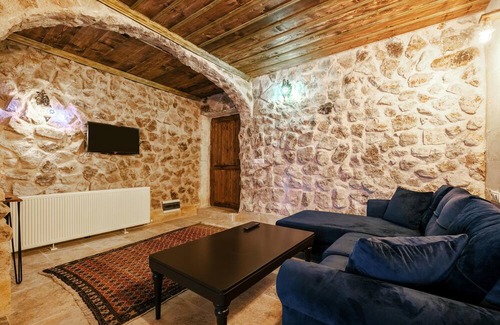 Uchisar House | Authentic Room in Cappadocia Tughan Stone House
