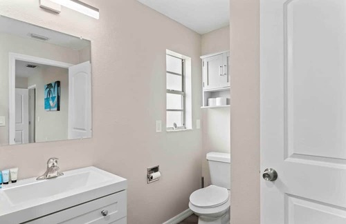 Englewood House | Paradise Retreat for 20!