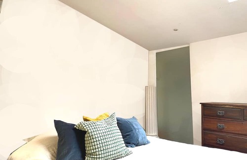 Quartier de la Folie-Mericourt House | AMAZING TOWNHOUSE WITH SHARED TREE-LINED COURTYARD