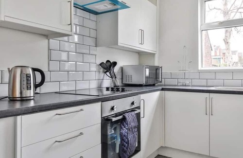 Rotherham House | 3BR Contractor House Great Location Psalters Lane