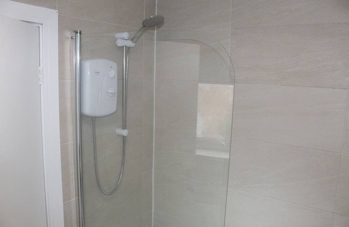 Dudley House | Perfect for Contractors, Nurses/Doctors and families for short stay leisure.