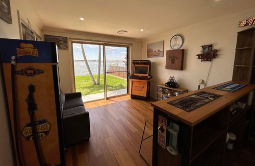 Mulwala House | Luxury Lakeviews - The Lake House Mulwala