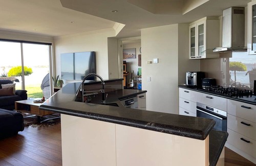 Mulwala House | Luxury Lakeviews - The Lake House Mulwala