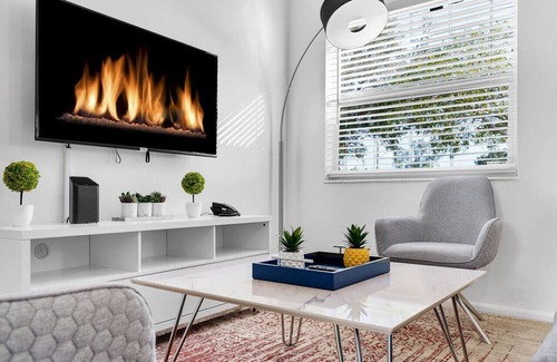 Driftwood House | Glamour Private Poolside Escape