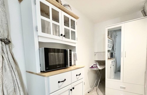 Wolverhampton Apartment | Luxurious and private. Daily,weekly, monthly and long term bookings accepted.