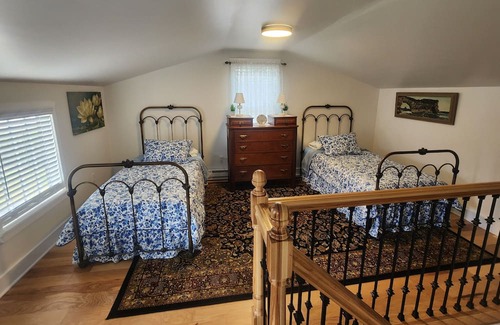 Warrenton Other | Cozy farmhouse with kitchenette, pool & bbq in historic downtown Warrenton NC.