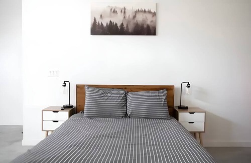 Loyal Heights Apartment | Cozy Modern Studio: Prime Location + Near UW