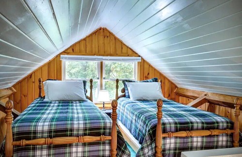 Banner Elk Cabin | Heaven's Bridge Creekside Cabin