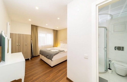 Antalya City Centre Apartment | Central Flat with Balcony near Sea in Muratpasa