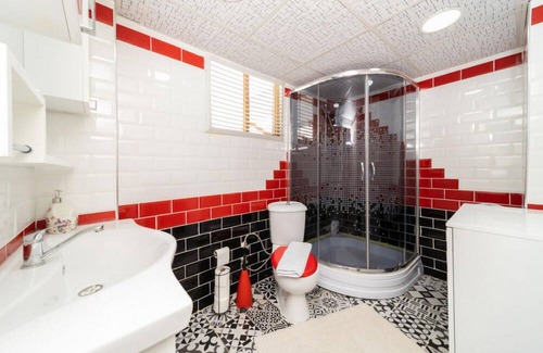 Antalya City Centre Apartment | Colorful Flat Close to the Coast in Muratpasa