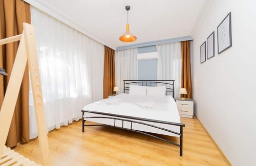 Lara Apartment | Spacious Apartment near Lara Beach in Muratpasa