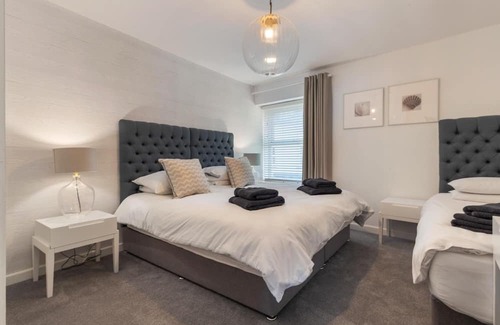 Saundersfoot Apartment | Sea View Apartment - Sea Front Apartment with Views