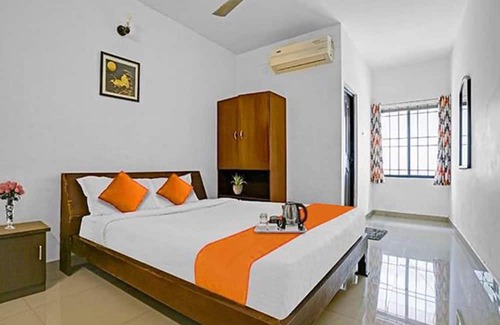 Kochi Hotel | FabHotel Lime Light