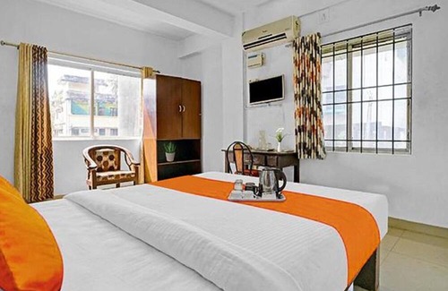 Kochi Hotel | FabHotel Lime Light