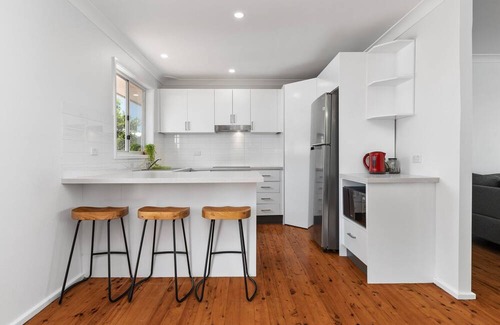 Brightwaters House | Bright Waterviews - Five bedroom home with views