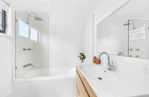 Coomera House | Modern Home by the River