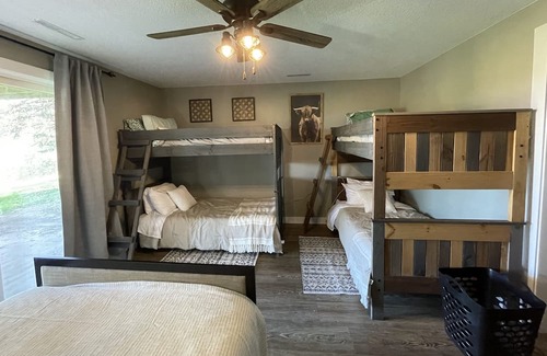 Berwick Cabin | 250+ Acre Private Hunting/Fishing Lodge - 5 minutes to city