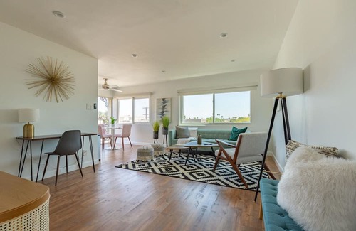 East Village Apartment | Trendy Long Beach 1BR, nr Aquarium, Groceries & Bars, by Blueground