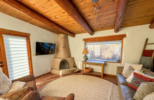 Taos House | Cozy South West Charm, Pet Friendly Home