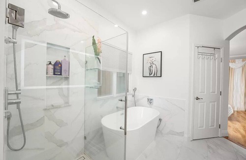 Sacramento House | Modern Newly Remodeled House in Desirable Centrally Located Community