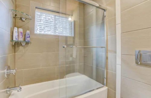 Fetters Hot Springs-Agua Caliente House | 4 BD/4 BA Modern Lux Sonoma Home w/ Game Room+BBQ