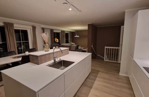 Kvaloya House | Moderne Bolig, Egen Inngang, Gratis Parkering. Natur, Komfort, Eventyr Venter!