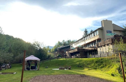 Glenwood Springs Cabin | Mountain View Room #12