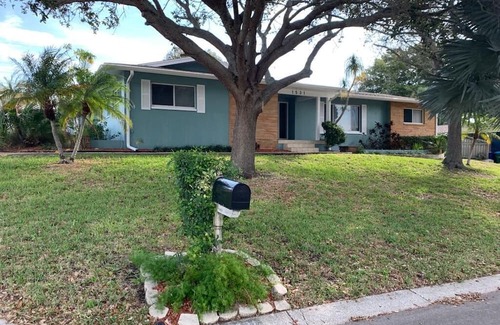 Harbor Hills House | Beautiful 3bd 2 bath w/covered pool