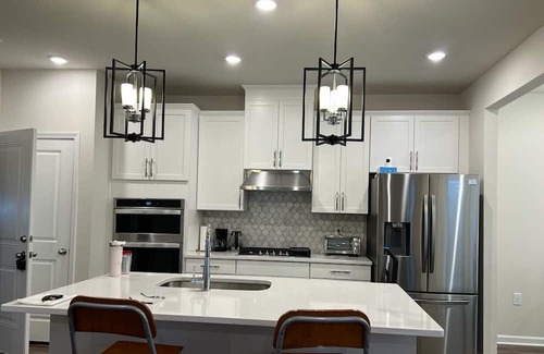 East Raleigh House | Close to Research Triangle, Wake Med, Duke Med, Airport & Downtown Raleigh.