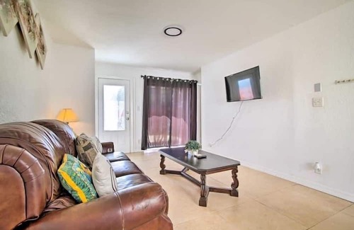 Lauderhill Apartment | 2 Bedroom 760640 by Houzlet