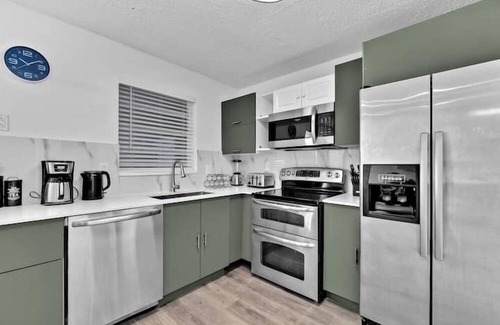 Boulevard Heights Apartment | 4 Bedroom 752747 by Houzlet