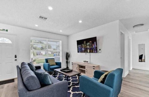 Boulevard Heights Apartment | 4 Bedroom 752747 by Houzlet