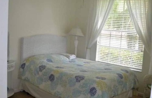 Gifford Apartment | 3 Bedroom 738008 by Houzlet
