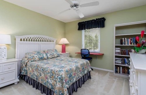 Crown Pointe Apartment | 2 Bedroom 737198 by Houzlet