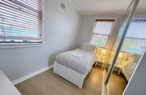 Warwick Farm House | Cosy home in Central Liverpool walking to train, bus, shops and restaurants
