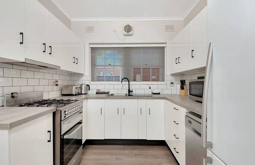 Tusmore Apartment | Tasteful 2BR 1BA in Tusmore
