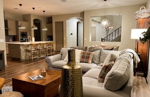 Maricopa House | Quiet Glennwildes home with enclosed yard, pool, grill, bikes, & open layout