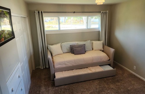 Neenah House | Your EAA Home for the Week