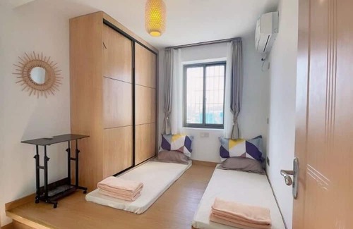 Siming House | Central Convenient Modern Spacious Bright New Remodeled Commercial / Residency
