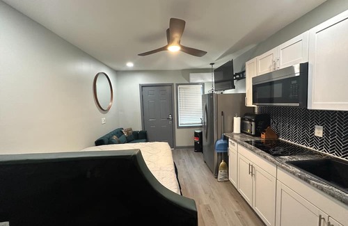 Church Street Apartment | Luxury mini studio 1 min from Southern Regional hospital 15 mins from the city B